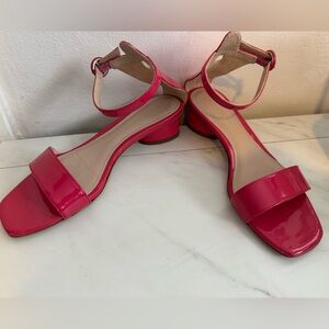 New without box Stuart Weitzman Pink Fuchsia Patent Leather Sandals Size 8.5